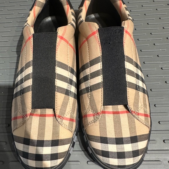 Burberry sneakers. - Picture 1 of 6